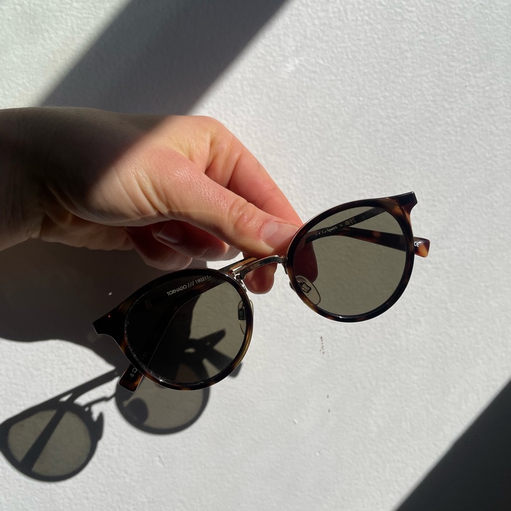 Chic Tortoiseshell Round Sunglasses